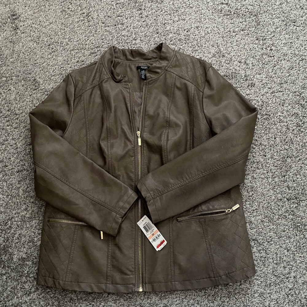 Women’s size 2x, Alfani pleather jacket, Taupe in color, NWT